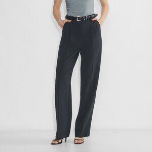 Aritzia The Effortless Pant in Black